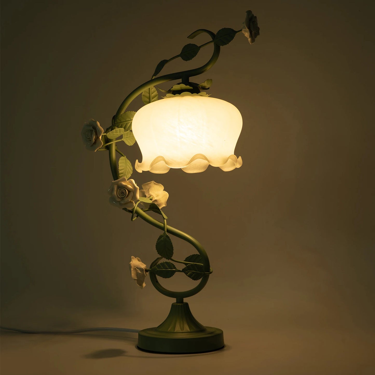LOYALHEARTD Modern Bedside Lamp Flower Petal Reading Table Lamp